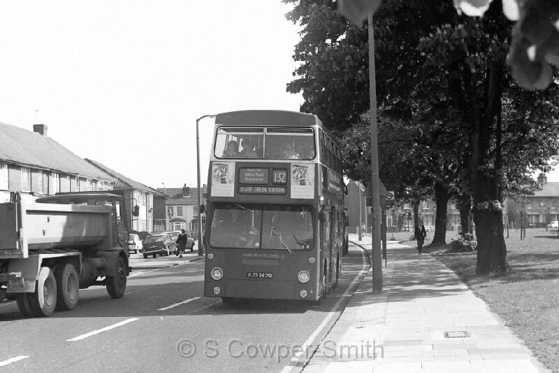 132,BW17,18,DMS2367,132,SLADE GREEN STATION, HURST RD,20051977.JPG