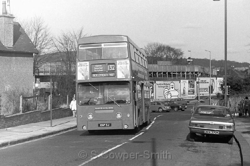 132,BW27,28,DMS0005,132,BEXLEYHEATH MARKET PLACE,ELTHAM WELL HALL BUS STN,Feb-78.JPG