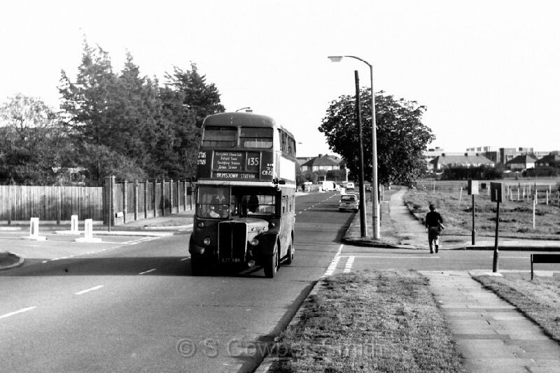 135,BW05,13 RT2837 135 BRIMSDOWN STATION ENFIELD 101976.JPG
