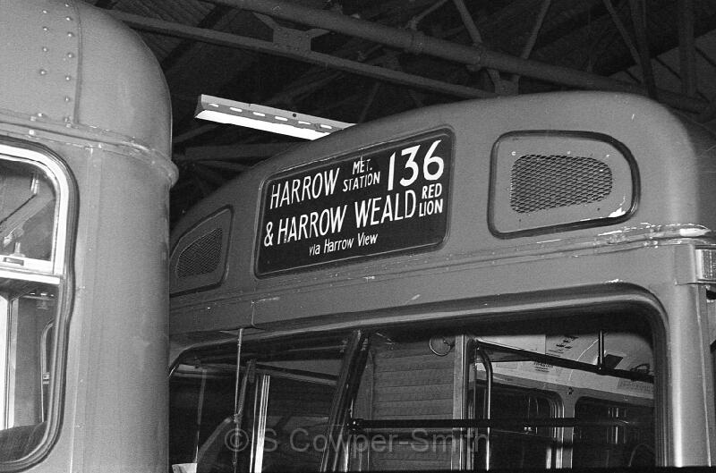 136,BW46,20,SMS,136,HARROW MET STATION,HARROW WEALD GARAGE ,14071978.jpg