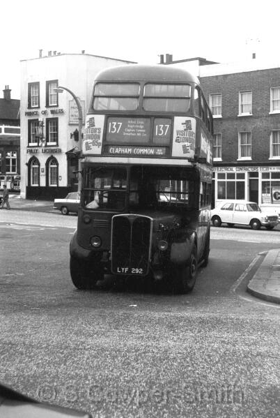 137,BW01,24,RT2567, FNS CLAPHAM, 137, CLAPHAM COMMON OLD TOWN,101976.jpg