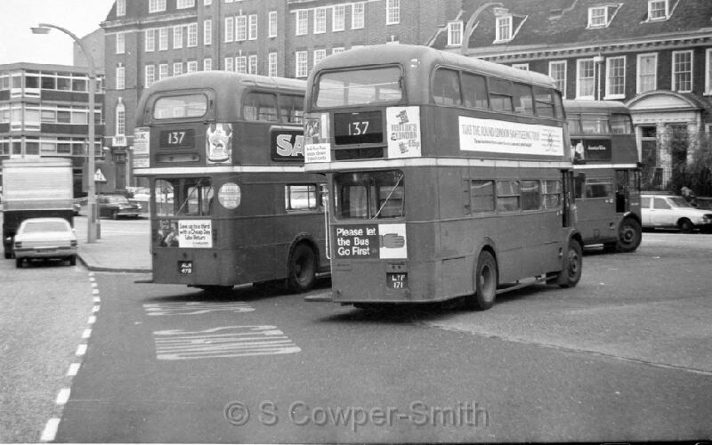 137,BW01,28,RT2522, RM2047, CLAPHAM, 137,101976.jpg