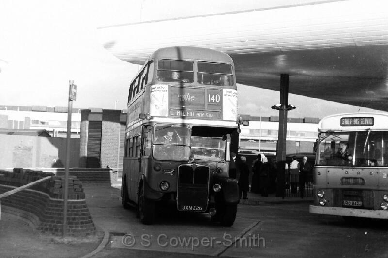 140,BW22,06,RT0848,140,MILL HILL BDY STN,HEATHROW AIRPORT, DEC1977.JPG