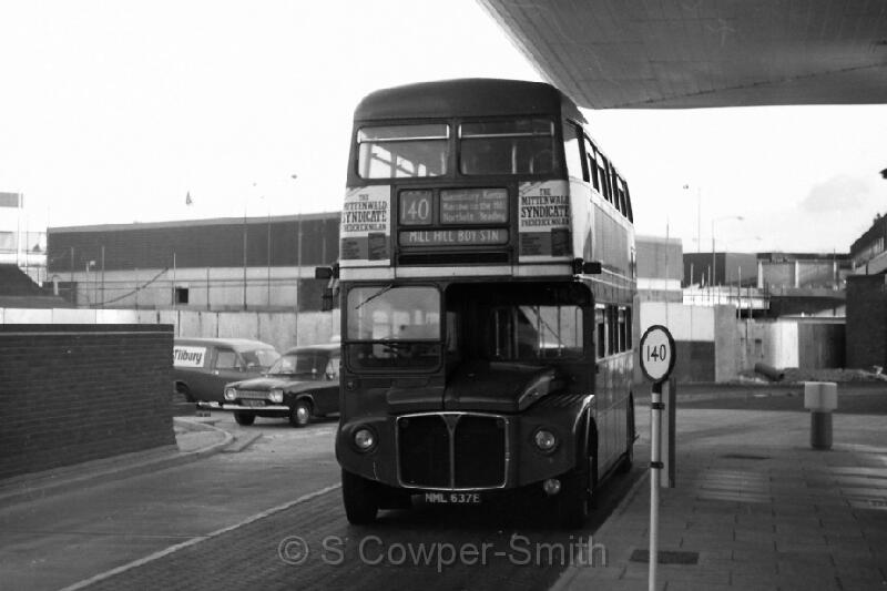 140,BW22,32,RML2637,140,MILL HILL BDY STN,HEATHROW,JAN1978.JPG