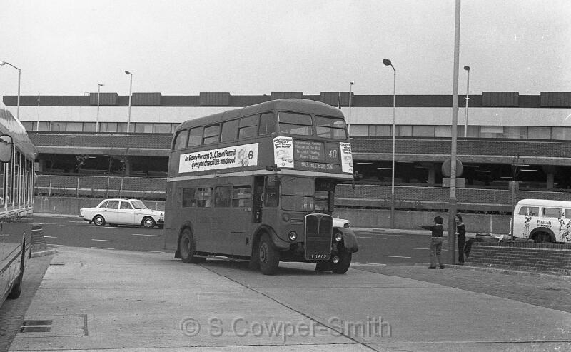 140,BW38,42,RT3243,140,MILL HILL BDY STN,HEATHROW AIRPORT,01051978.jpg