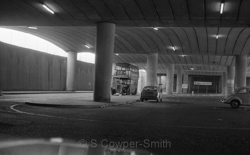 140,BW44,31,RT,140,HEATHROW AIRPORT CENTRAL,HARROW-ON-THE-HILL STN,01071978.jpg