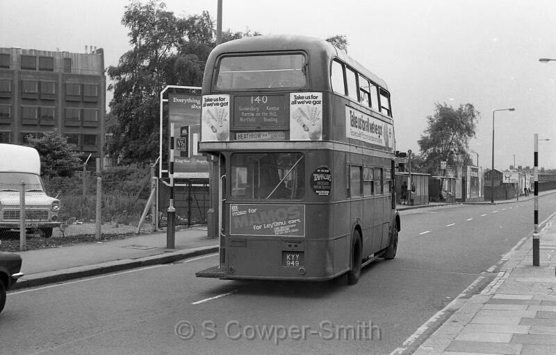 140,BW44,42,RT3220,140,HEATHROW VIA CHERRY LANE CEMETERY,HARROW-ON-THE-HILL,01071978.jpg