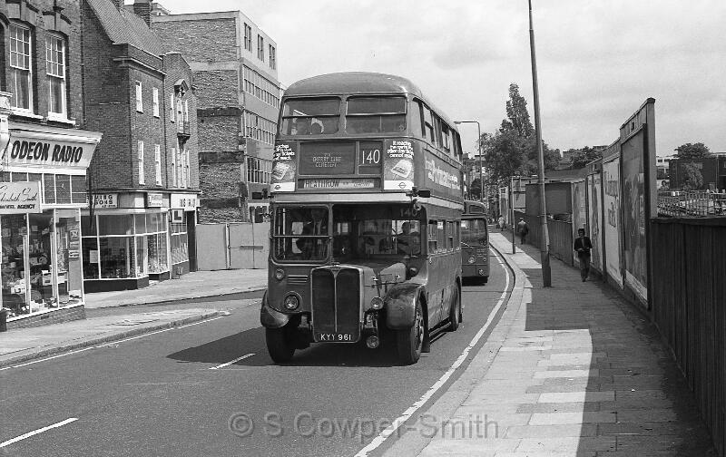 140,BW45,16,RT3232,140,HEATHROW VIA CHERRY LANE CEMETERY,HARROW ON THE HILL,01071978.jpg
