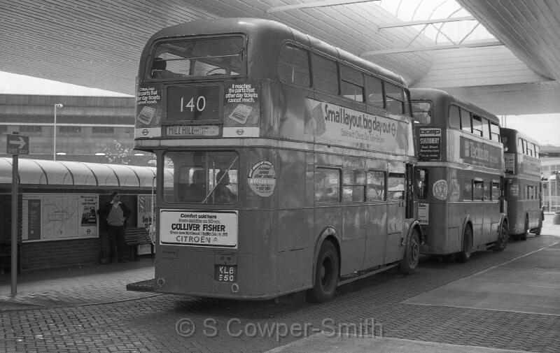 140,BW45,22,RT1301,140,MILL HILL VIA CHERRY LANE CEMETERY,HEATHROW AIRPORT BUS STN,01071978.jpg