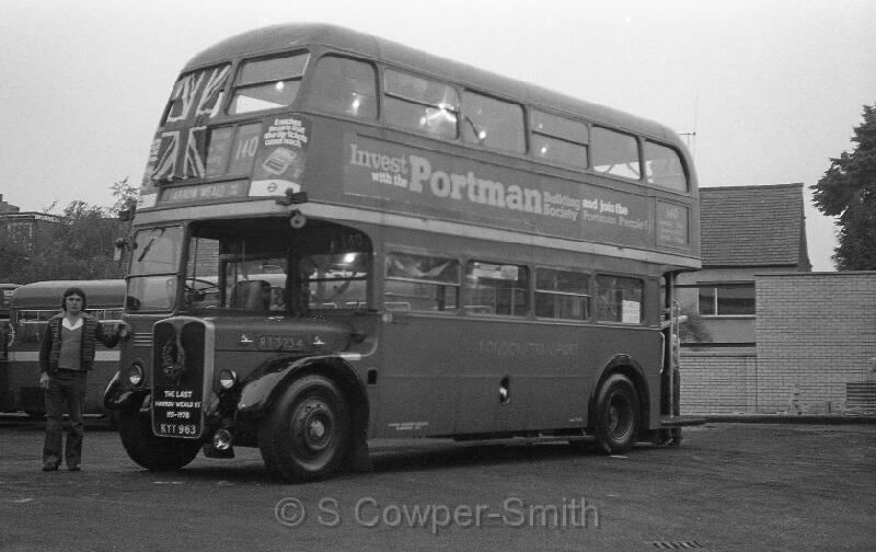 140,BW46,10,RT3234,140,HARROW WEALD GARAGE ,HARROW WEALD GARAGE LAST DAY,14071978.jpg