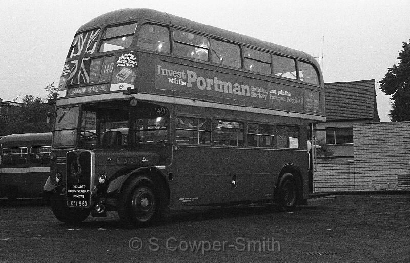 140,BW46,12,RT3234,140,HARROW WEALD GARAGE ,HARROW WEALD GARAGE LAST DAY,14071978.jpg