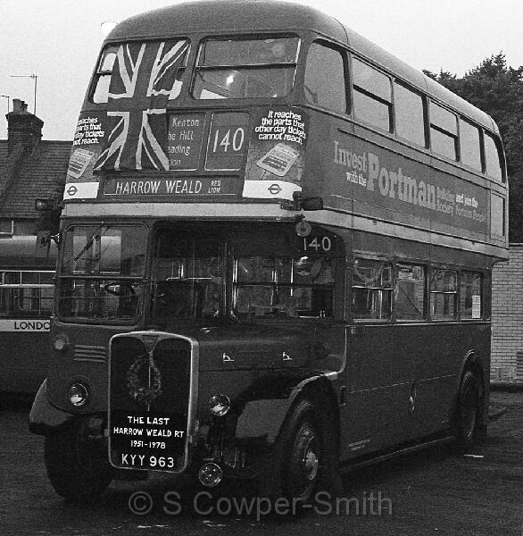 140,BW46,13,RT3234,140,HARROW WEALD GARAGE ,HARROW WEALD GARAGE LAST DAY,14071978.jpg