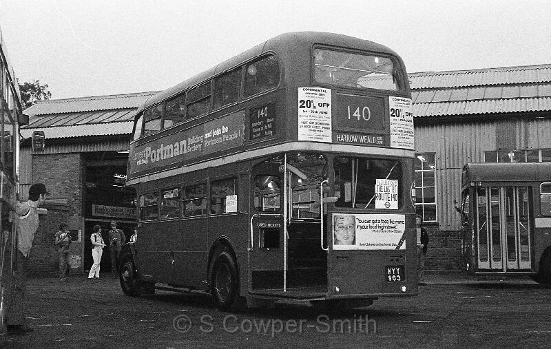 140,BW46,16,RT3234,140,HARROW WEALD GARAGE ,HARROW WEALD GARAGE LAST DAY,14071978.jpg