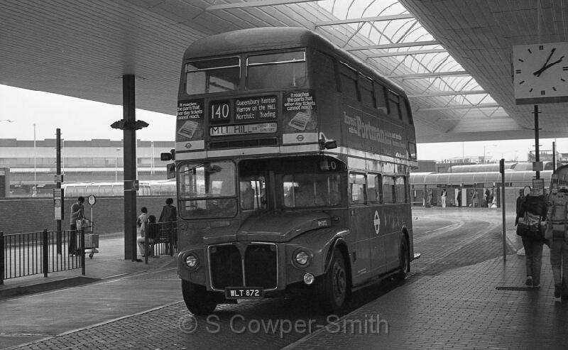 140,BW47,32,RM0872,140,MILL HILL VIA CHERRY LANE CEMETERY,HEATHROW AIRPORT BUS STN,16071978.jpg