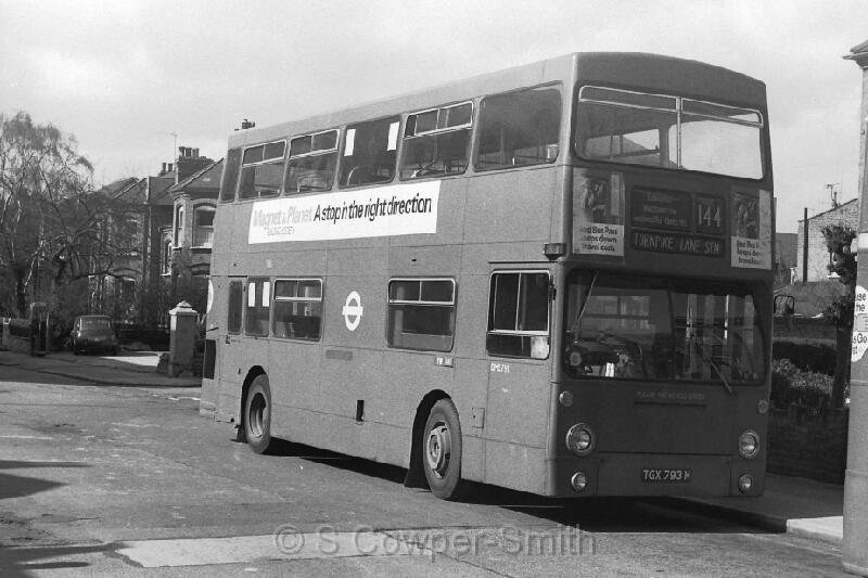 144,BW12,12,DMS793,144,Turnpike Lane Stn,Ilford Stn,021977.JPG
