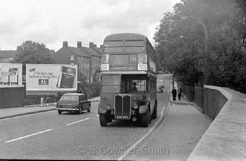 161,BW03,06, RT2156 161 CHISLEHURST WAR MEMORIAL MOTTINGHAM OCT76.jpg