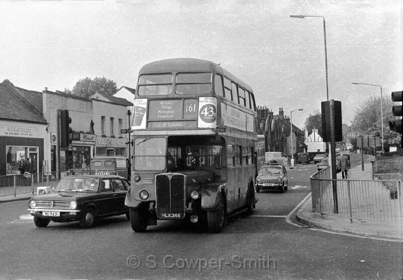 161,BW03,17, RT0549 161 SIDCUP GARAGE FOOTS CRAY HIGH ST OCT76.jpg