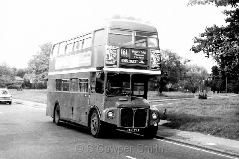 161,BW05,32 RM1242 CHISLEHURST 161 CHISLEHURST WAR MEMORIAL 101976.JPG