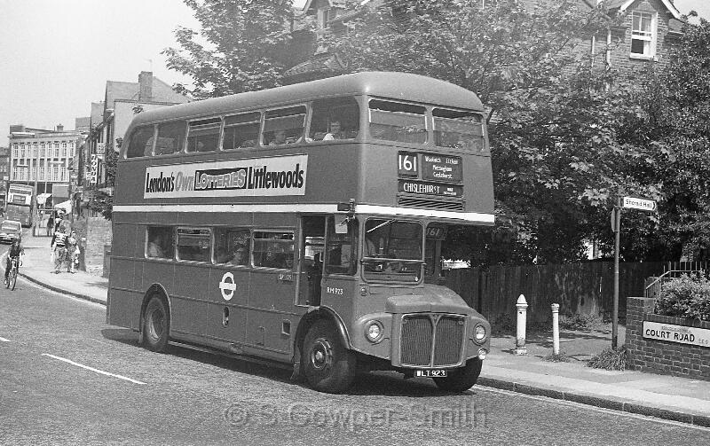 161,BW37,29,RM0923,161,CHISLEHURST WAR MEMORIAL,COURT RD SE9,01051978.jpg