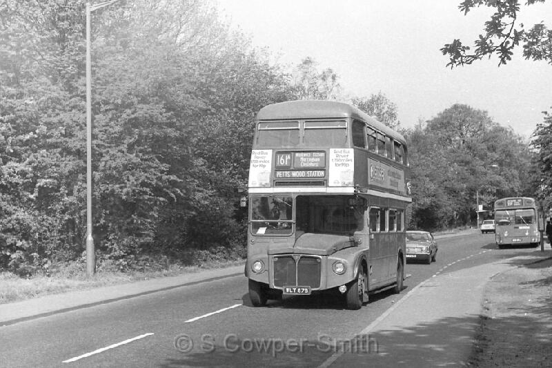 161A,BW18,06,RM0878,161A. PETTS WOOD STATION, CHISLEHURST WAR MEMORIAL,20051977.JPG