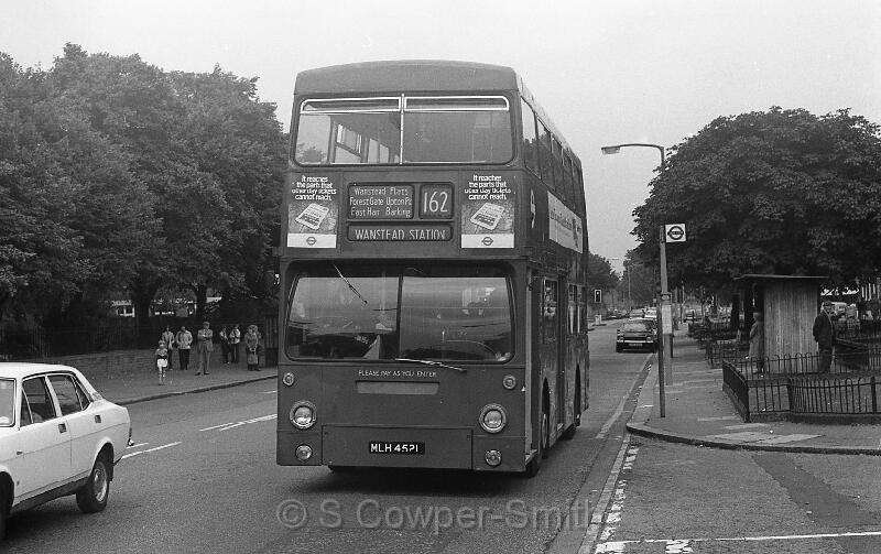 162,BW57,14,DMS1452,162,Wanstead Station,Barking,Aug 1978.jpg