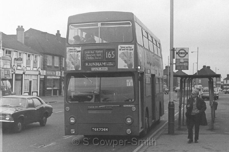 165,BW26,23,DMS0736,165,RAINHAM WAR MEMORIAL,HORNCHURCH GARAGE,Feb-78.JPG