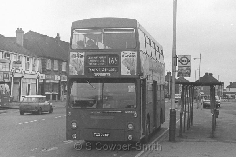 165,BW26,24,DMS0736,165,RAINHAM WAR MEMORIAL,HORNCHURCH GARAGE,Feb-78.JPG