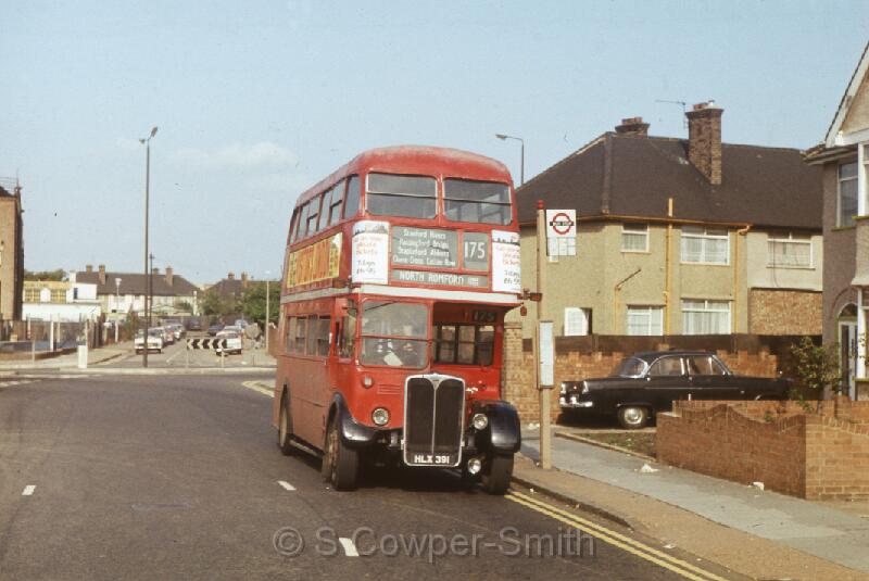 175,S20,03,RT0574,175,NORTH ROMFORD CHASE CROSS,BARKING OVAL ROAD SOUTH,AUG SEPT 1976.jpg