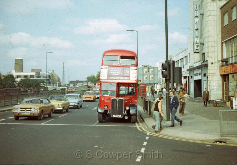 175,S20,24,RT2991,175,DAGENHAM FORD WORKS,NEW ROAD DAGENHAM,1976.jpg