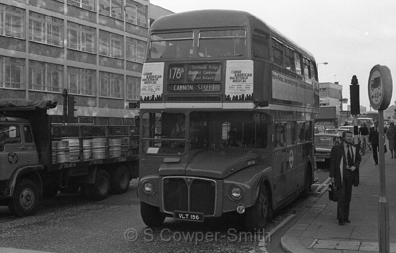 176A,BW60,24,RM0186,176A,CANNON STREET,SOUTHWARK BRIDGE,SEPT 1978.jpg