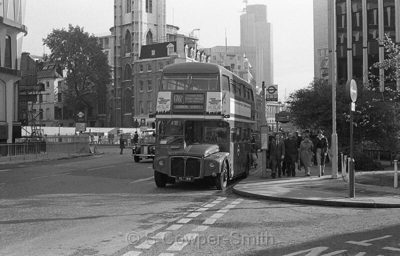 176A,BW60,25,RM0186,176A,CANNON STREET,QUEEN VIC ST,SEPT 1978.jpg