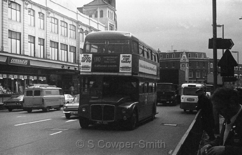 180,BW32,42,RM0599,180,Plumstead Station,Lewisham,21041978.jpg