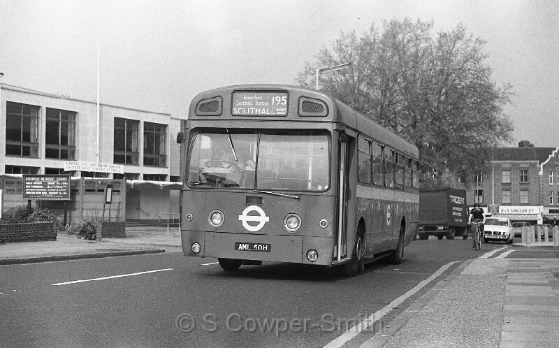 195,BW39,21,SM050,195,SOUTHALL BRENT ROAD,GREENFORD BDWY,01051978.jpg