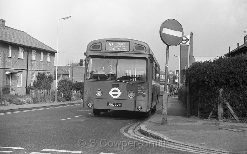 195,BW39,30,SM37,195,SOUTHALL BRENT ROAD,OTTER RD GREENFORD,01051978.jpg