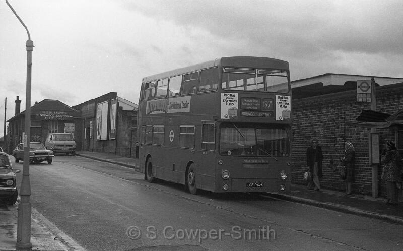 197A,BW28,10,DMS0262,197A,Norwood Junction,Norwood Junction,Mar 1978.jpg