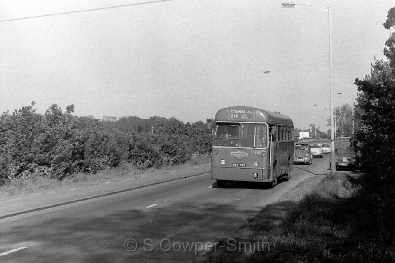 218,BW20,06,RF415,218,STAINES VIA LALEHAM,LALEHAM,JUNE 1977.JPG