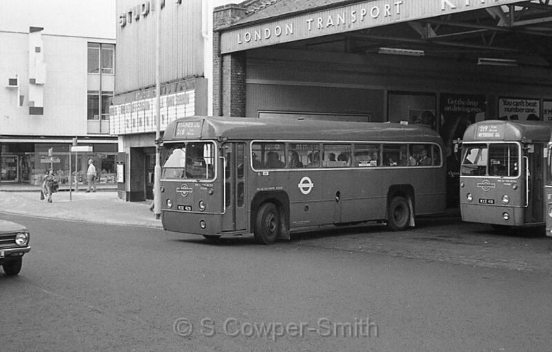 218,BW59,12,RF452,218,STAINES,KINGSTON BUS STATION,AUG1978.jpg