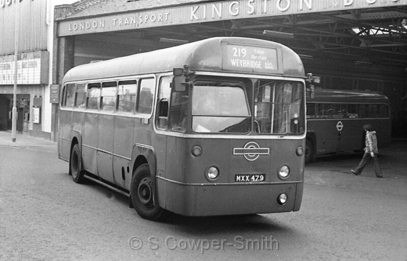 219,BW59,02,RF502,219,WEYBRIDGE B.A.C WORKS,KINGSTON BUS STATION,AUG1978.jpg