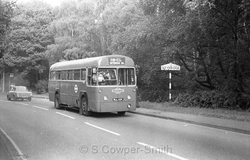 219,BW59,34,RF516,219,WEYBRIDGE B.A.C WORKS,WEYBRIDGE STATION,AUG1978.jpg