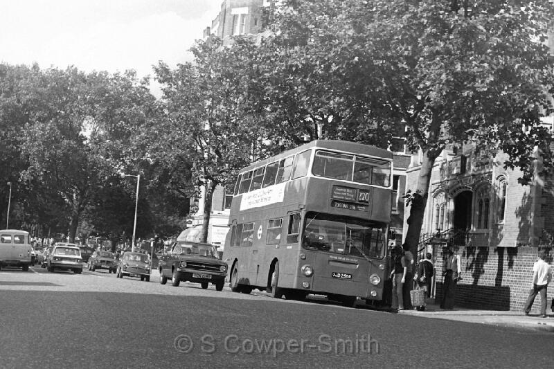 220,BW25,02,DMS2250,220,Tooting Stn Southern Station,Shepherds Bush Rd,Sept 1977.JPG