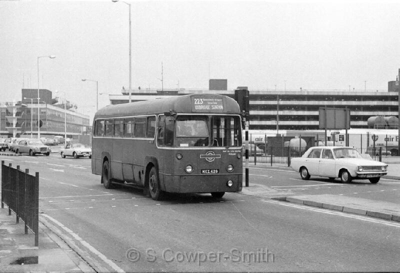 223,BW04,04, RF452 223 UXBRISGE STATION HEATHROW 021076.jpg