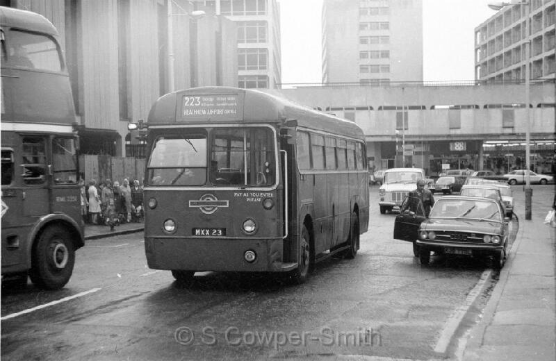 223,BW04,33 RF381 223 HEATHROW AIRPORT CENTRAL UXBRIDGE 021076 .jpg