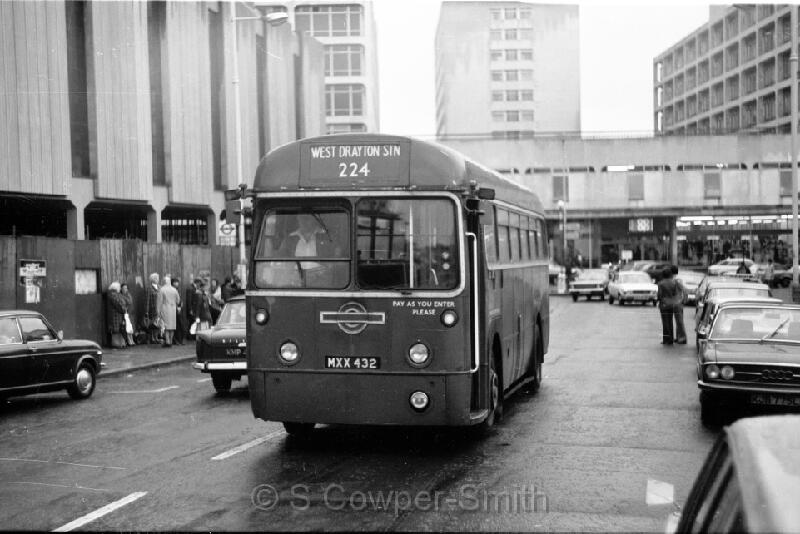224,BW04,23 RF455 224 WEST DRAYTON STN UXBRIDGE 021076.jpg