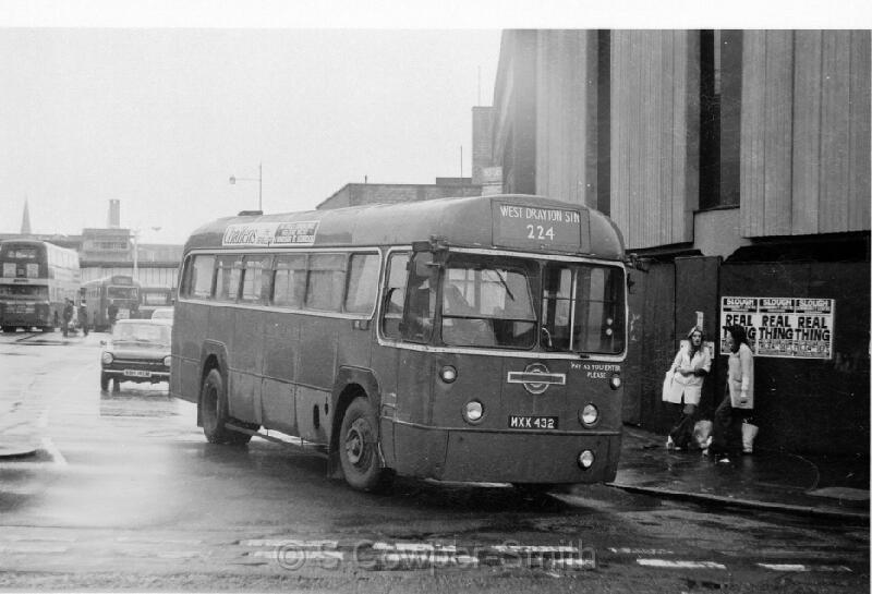 224,BW04,34 RF455 224 WEST DRAYTON STN UXBRIDGE 021076.jpg