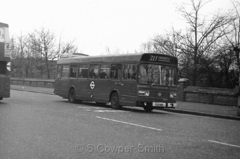 227,BW22,23,LS061,227,CHISLEHURST GORDON ARMS,CRYSTAL PALACE,JAN 1978.JPG