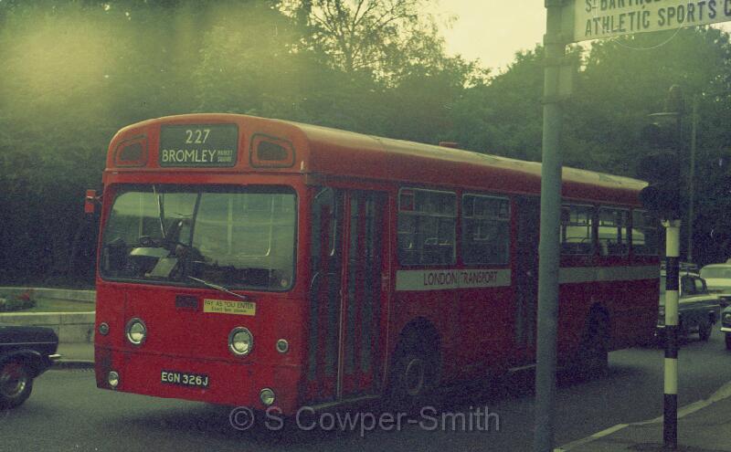 227,CL23,14,SMS326,227,BROMLEY MARKET SQUARE,CHISLEHURST WAR MEMORIAL,AUG 1976,,.jpg