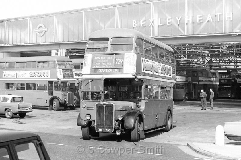 229,BW17,20,RT2944,229,ORPINGTON STATION, BEXLEYHEATH GARAGE,20051977.JPG