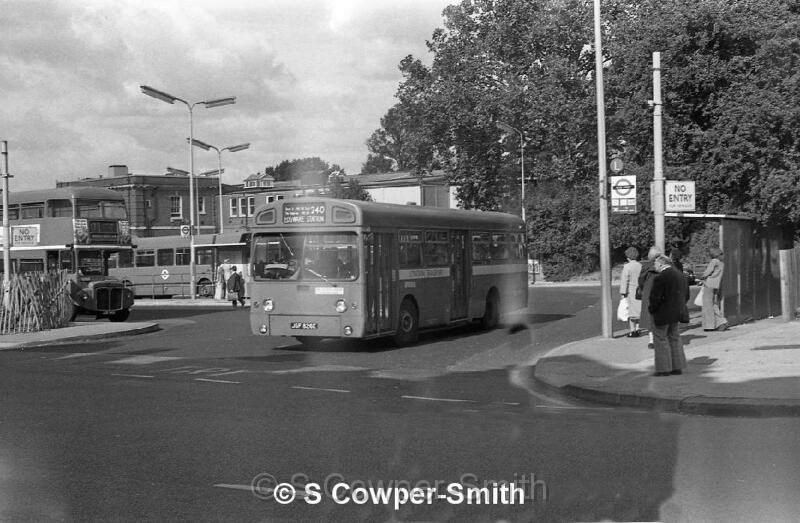 240,BW62,41,SMS826,240,EDGWARE STATION,GOLDERS GREEN,300978.jpg - 240,BW62,41,SMS826,240,EDGWARE STATION,GOLDERS GREEN,300978