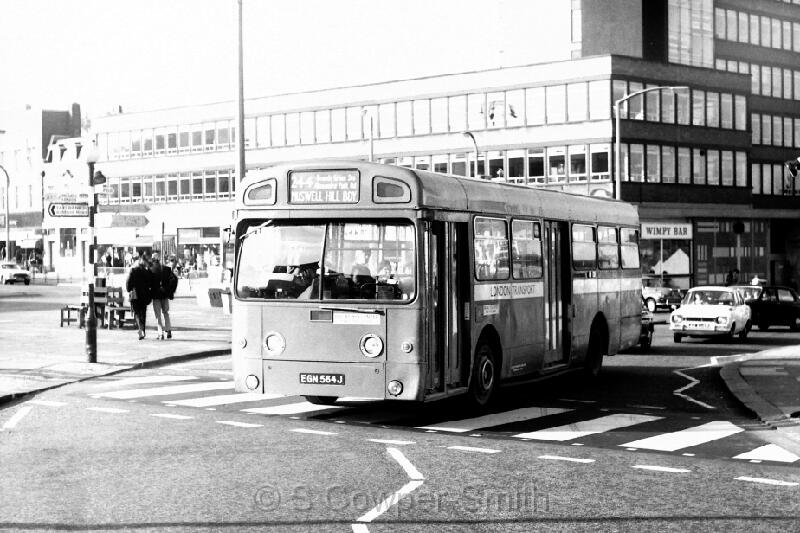 244,BW05,11 SMS564 244 MUSWELL HILL BDY SOUTHGATE 101976.JPG