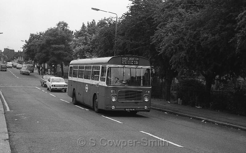 251,BW44,32,BL67,251,ARNOS GROVE STN,HARROW-ON-THE-HILL,01071978.jpg